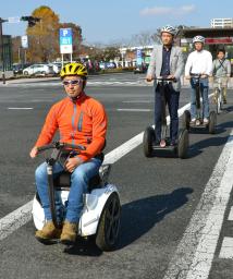 セグウェイの技術を取り入れた車いす型のGenny 2.0、つくば市のロボット特区で実証実験