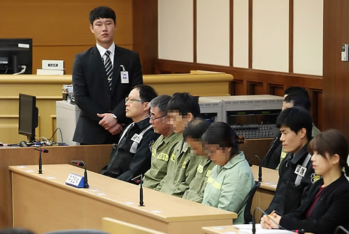 韓国沈没船船長に懲役３６年 地裁、殺人罪認めず