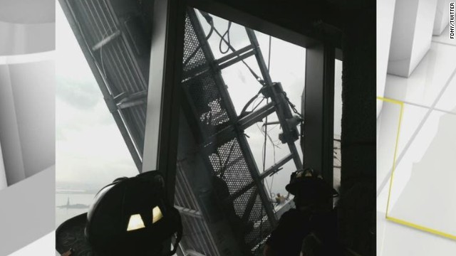 米超高層ビルでゴンドラが宙吊り、２人救出