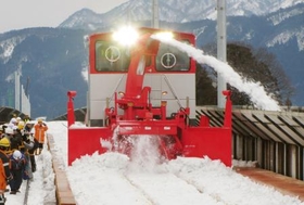 北陸新幹線に新型除雪車