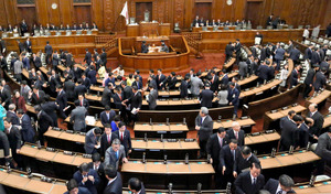 小渕氏と松島氏、出馬の意向 「一から出直す」