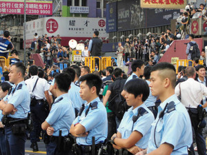 香港デモ隊占拠 繁華街も強制執行