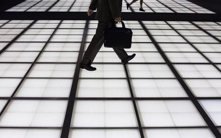 生保:基礎利益、円安効果で８社増益 ９月中間決算