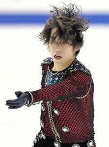 羽生、表彰台で自力ファイナル＝ＮＨＫ杯フィギュア