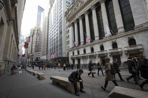 円119円前半、７年４カ月ぶり安値 ＮＹ株は最高値