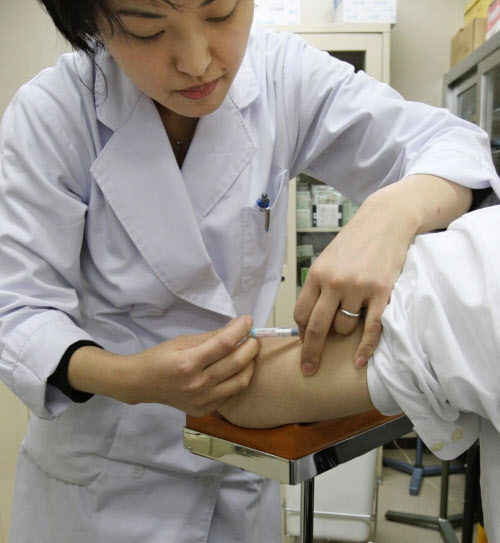 インフル、はや流行期入り 高齢者が重症化も