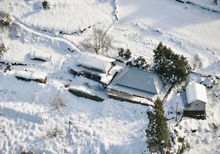 徳島で９８歳女性死亡 大雪で孤立続く １人連絡とれず