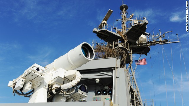 新開発のレーザー兵器、目標破壊の実験映像を公開 米海軍