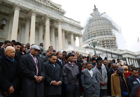米議会で黒人射殺に抗議集会／黒人スタッフら多数参加