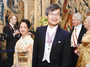 天野教授と中村教授、王宮での晩さん会に出席 2014年12月12日 13時55分