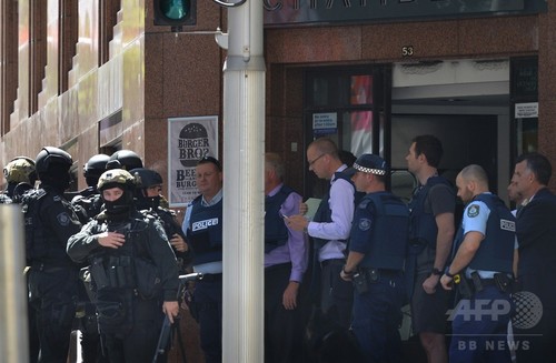 シドニー中心部で人質事件、イスラム国の疑いも 重武装の警察部隊投入 にらみ合い続く