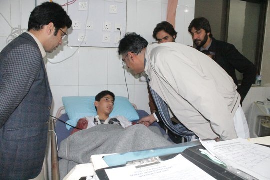 パキスタン、国を挙げて３日間の追悼 タリバーンの学校襲撃