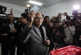チュニジア大統領選:決選投票 カイドセブシ氏、勝利宣言