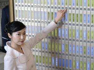 新人議員４３人、イブの初登院 前回の１８４人から激減