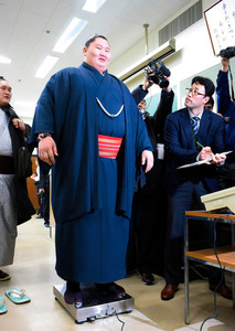 逸ノ城、まさかの体重 「もうケーキ食べません」