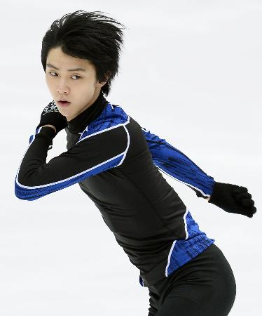 羽生、堂々のＳＰ首位 全日本フィギュア