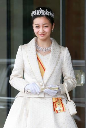 佳子さま、ご成年 天皇陛下から「宝冠大綬章」の勲章受けられる