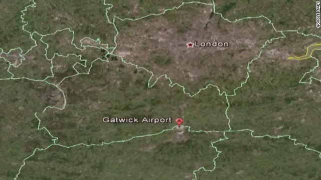 英ガトウィック空港が一時閉鎖、旅客機の緊急着陸で