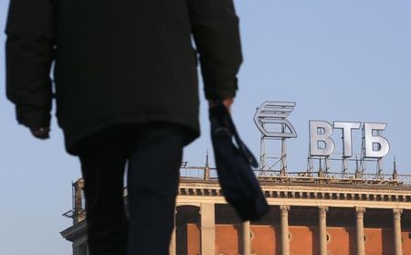 ロシア、大手行ＶＴＢに資本注入 インフラに融資促す