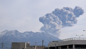 桜島の活動、年初から活発化 噴石や火砕流に警戒