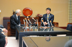 東日本大震災:福島第1原発事故 新潟知事、調書公開要求 東電に「安全議論の前提」