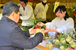 商売繁盛や大漁、福笹に願い えびす祭り始まる