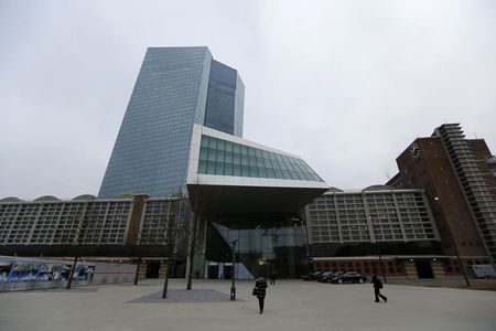 英30年債の利回りが過去最低更新、欧州司法判断・原油安受け