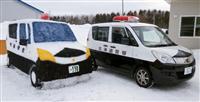 「本格的すぎる」とネットで話題 本物そっくり雪像パトカー