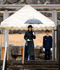 佳子さま、武蔵陵墓地を訪問 多摩陵など参拝