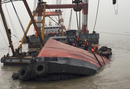 中国:ボート沈没、２０人不明 試運転中、６０代日本人も