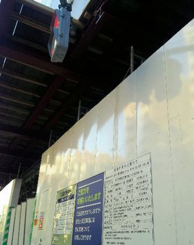 介護職不足 特養急増、薄い人手