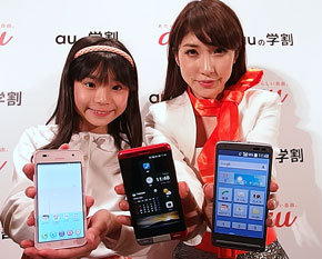 au冬モデルは“ガラケーユーザー”に照準 鈍化するスマホシフト、再加速なるか