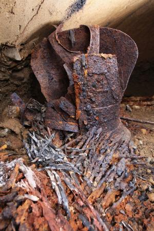 宮崎横穴墓群:朝鮮半島製「銀装円頭大刀」など大量副葬品
