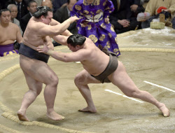 大相撲初場所:白鵬が歴代単独最多３３回目の優勝