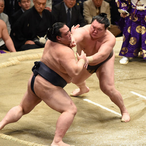 大相撲初場所:大鵬から白鵬へ…社会貢献も相撲道の生き様