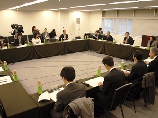 介護分野に外国人実習生:「安い労働力求めるなら失敗に」