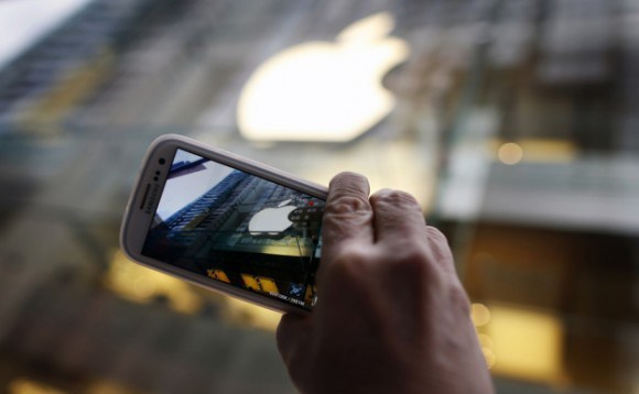 スマホ世界出荷、１３億台…前年比２７・６％増 2015年02月01日 21時24分