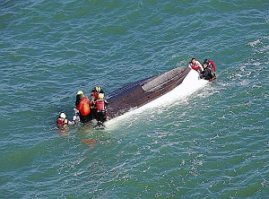 ６人乗り釣り船転覆、５３歳死亡…ひたちなか沖 2015年02月02日 10時39分