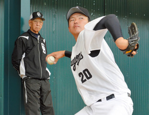 「フォークの神様」降臨、ルーキー野村を見守る 中日
