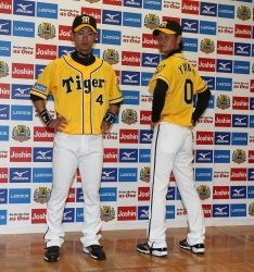 新サードユニお披露目！上本＆大和、虎カラーで夏乗り“黄る”