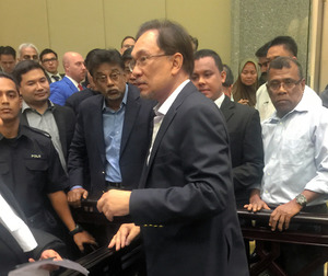 マレーシア元副首相を収監 「同性愛」で有罪確定