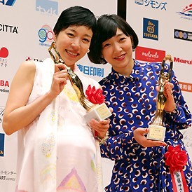 第６９回毎日映画コンクール:表彰式 女優主演と脚本、安藤姉妹に笑顔