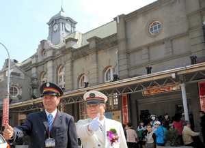 東京駅と台湾の駅、ともに１００歳超えて「姉妹」に
