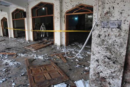 パキスタン:シーア派モスク襲撃で２０人死亡 北西部