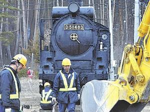 D51、北に70m移設へ…大型クレーン使わず 2015年02月15日 15時09分