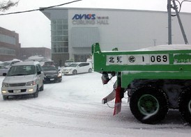 カーリング:道路事情悪化、無観客試合に 暴風雪の影響で