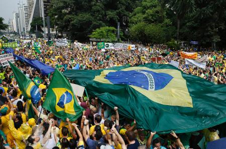 ブラジル２００万人デモ、五輪反対運動にも…