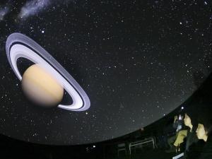 土星の輪も鮮明に…国立天文台シアター装置一新 2015年04月03日 13時57分