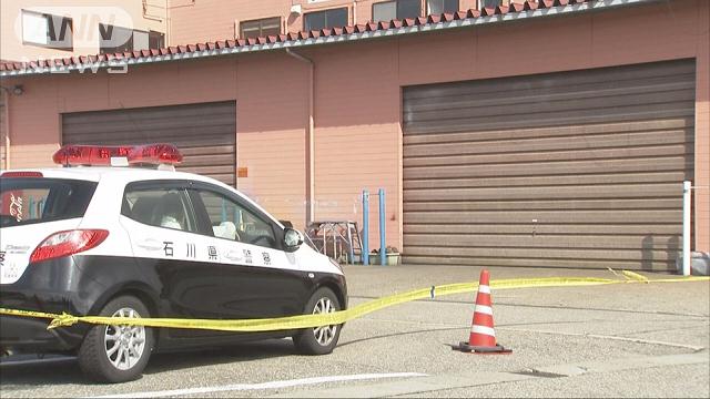 放置ワゴン車に男性の遺体