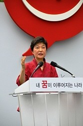 韓国:２００７年大統領予備選巡り朴氏側近に多額献金疑惑